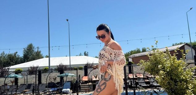 Model - AprilGold18 joi