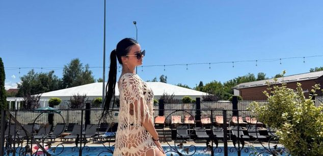 Model - AprilGold18 joi