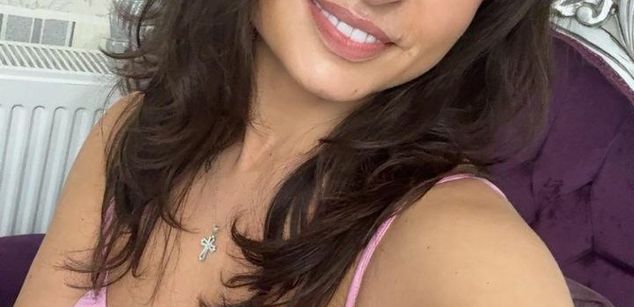 Model - AngieLipsX bigass