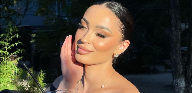 Model - VictoriaLane young