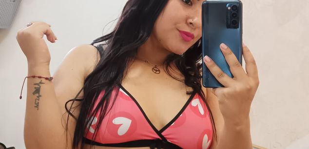 Model - Zoe Roux  curvy