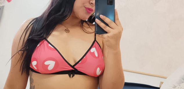 Model - Zoe Roux  curvy