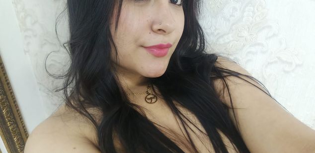 Model - Zoe Roux  curvy