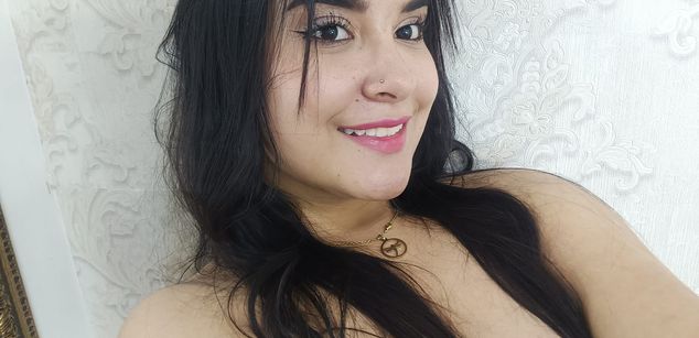 Model - Zoe Roux  curvy