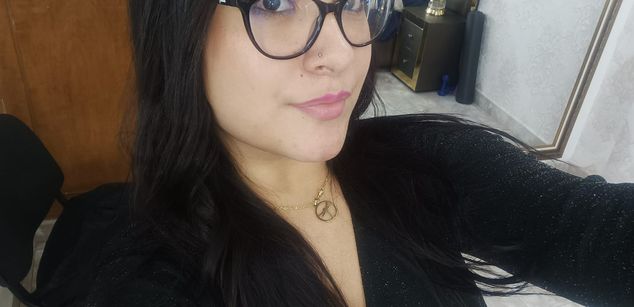 Model - Zoe Roux  ass