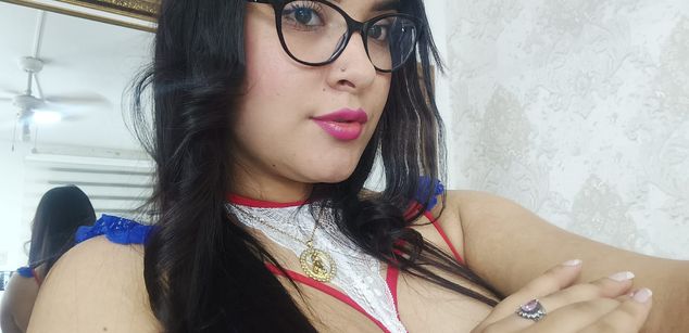 Model - Zoe Roux  curvy