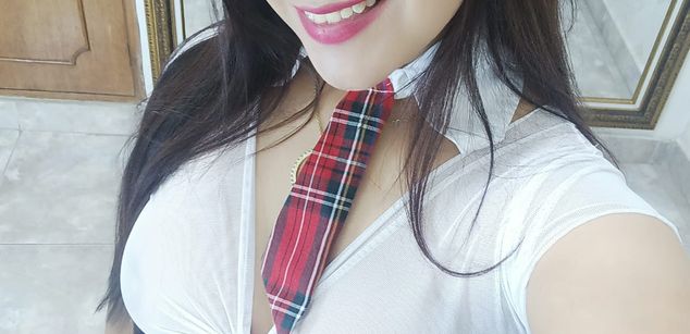 Model - Zoe Roux  curvy