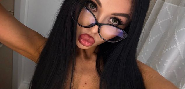 Model - kimberry brunette