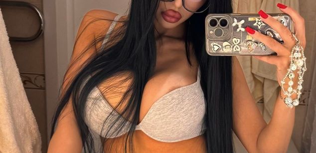 Model - kimberry brunette