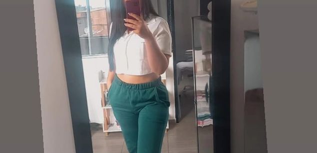 Model - Iris Moira feet