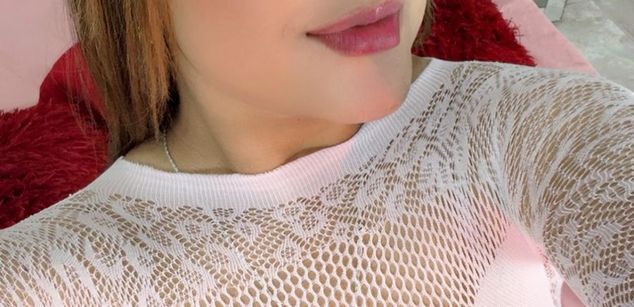 Model - Zoe Roux  curvy