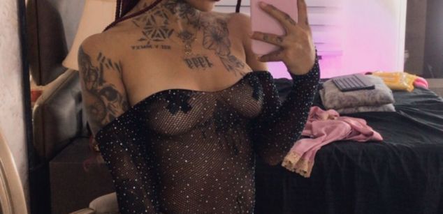 Model - EmilieLake Femdom