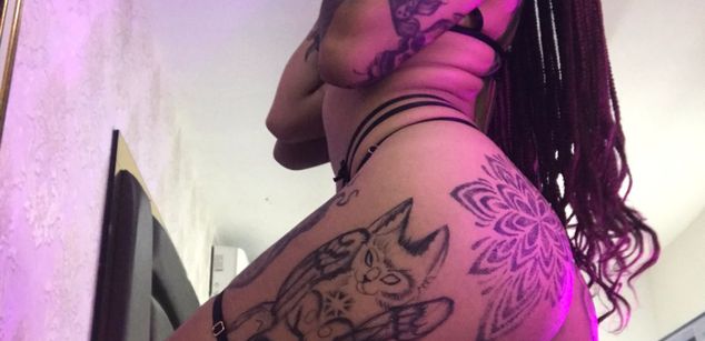 Model - EmilieLake Femdom