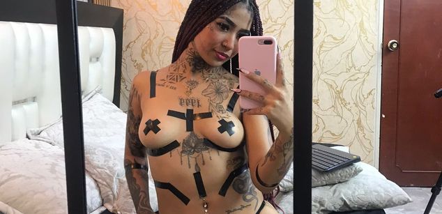 Model - EmilieLake Femdom