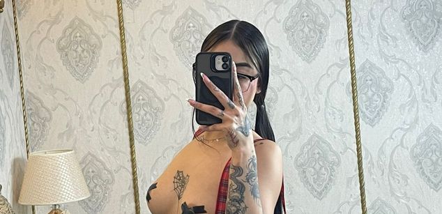 Model - Cata Stones latina