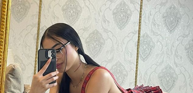 Model - Cata Stones latina