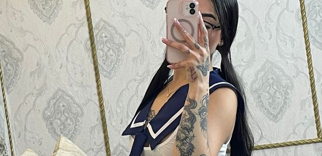 Model - Cata Stones latina