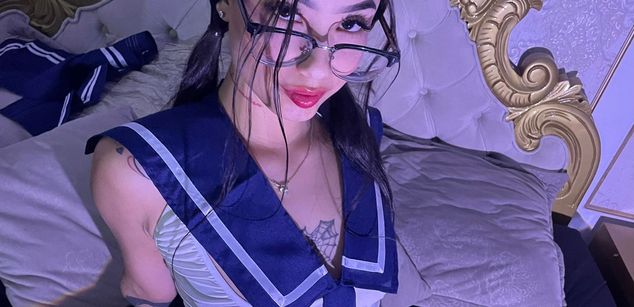 Model - Cata Stones latina