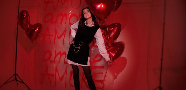 Model - LettyCurly chaude