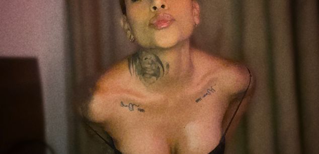 Model - EllaRose squirt