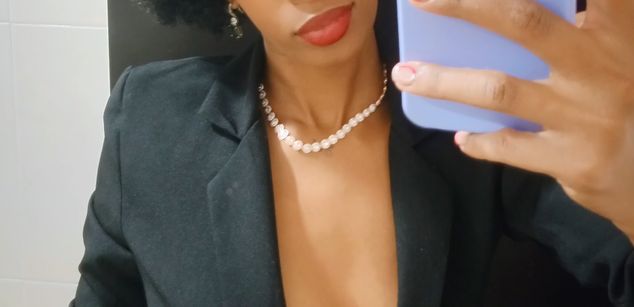 Model - I am Sel glasses