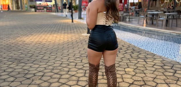 Model - Veronica Hot naked