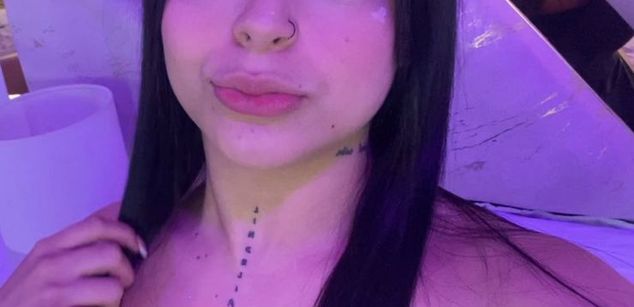 Model - Brianna Hill teen