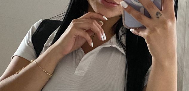 Model - Brianna Hill teen