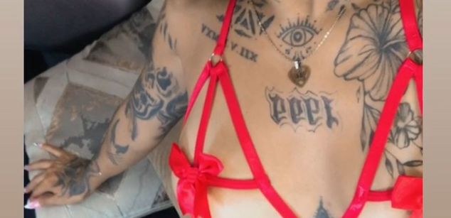 Model - EmilieLake Femdom