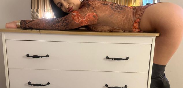 Model - VictoriaLane young