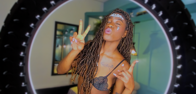 Model - Michelle Pose cum