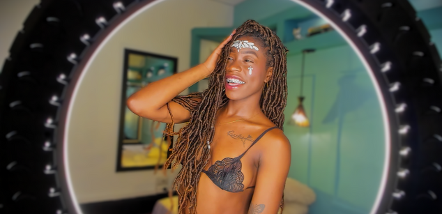 Model - Michelle Pose cum