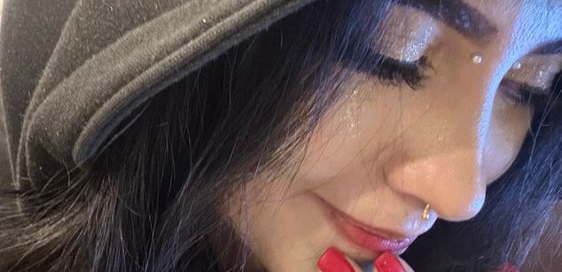 Model - Jas Yordanov squirt