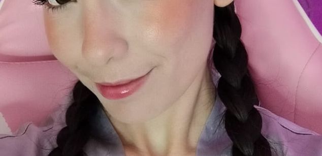 Model - Peach_Rose_ petite