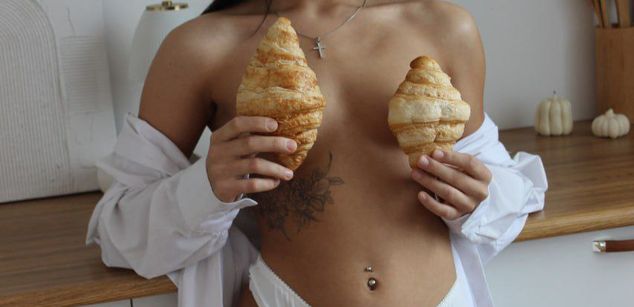 Model - Liselle boobs