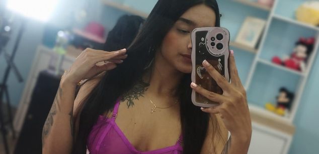 Model - LenyLucca joi