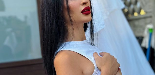 Model - VictoriaLane young