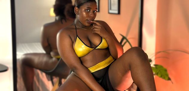 Model - Nany Moreno hairy