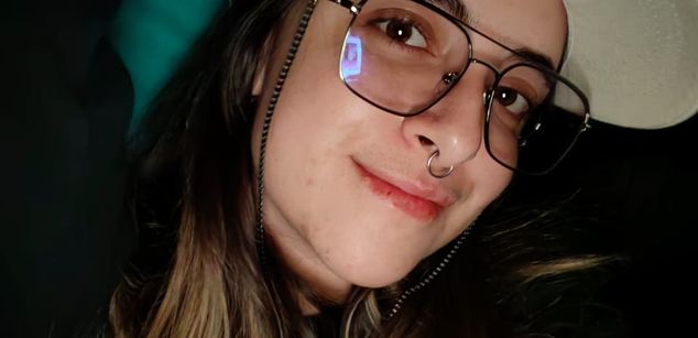 Model - DANI hairyarmpits