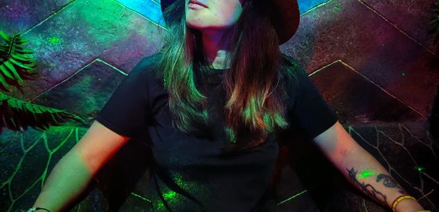 Model - DANI hairyarmpits