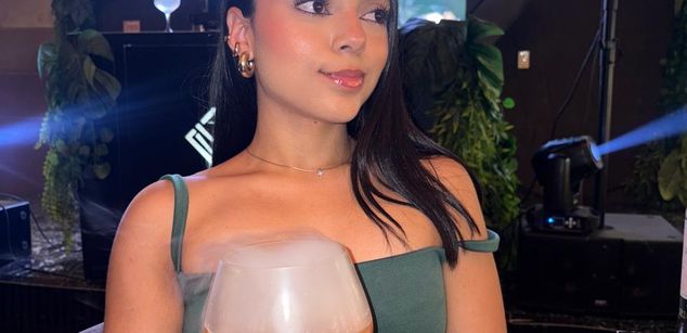 Model - Aria Bell domina