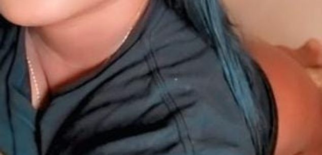 Model - amaranta aceite