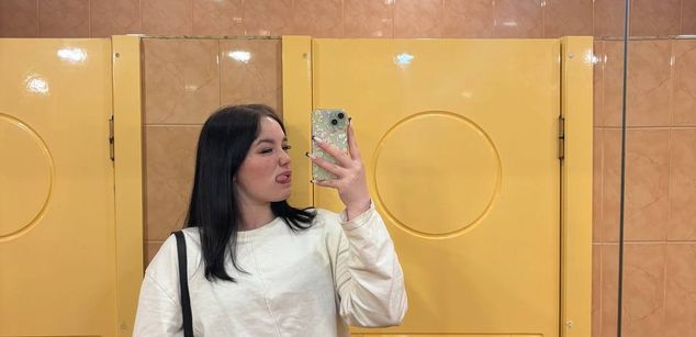 Model - Jina sexylegs