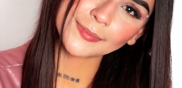 Model - Violet Blaze feet