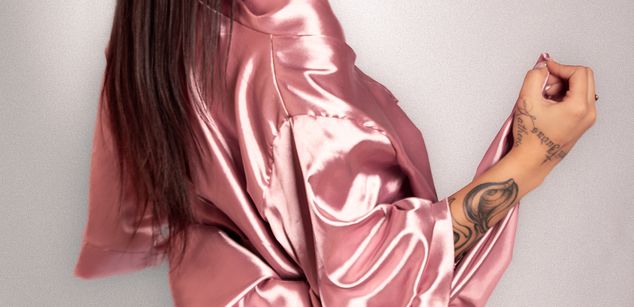 Model - Violet Blaze feet