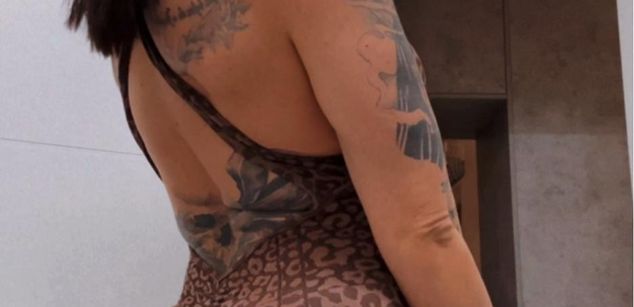 Model - NinaShay joi