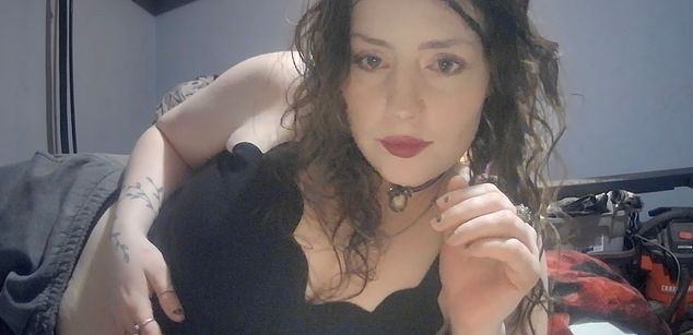 Model - Skarlett Rose edging