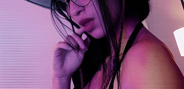 Model - Alana Martinez joi