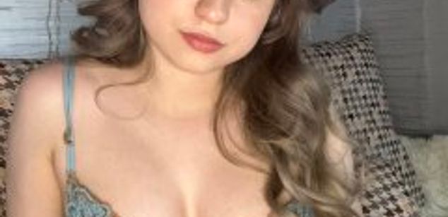 Model - Elizabeth teen