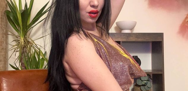 Model - LunnaGray feet